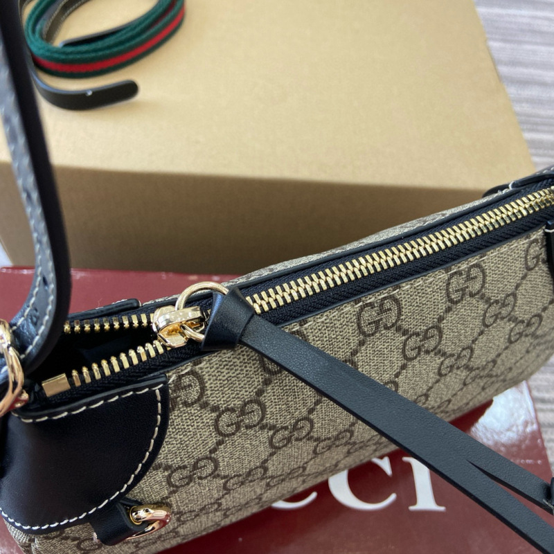 GG EMBLEM SMALL SHOULDER BAG