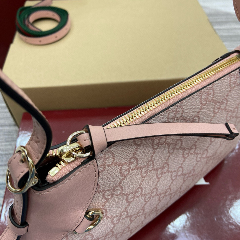 GG EMBLEM SMALL SHOULDER BAG