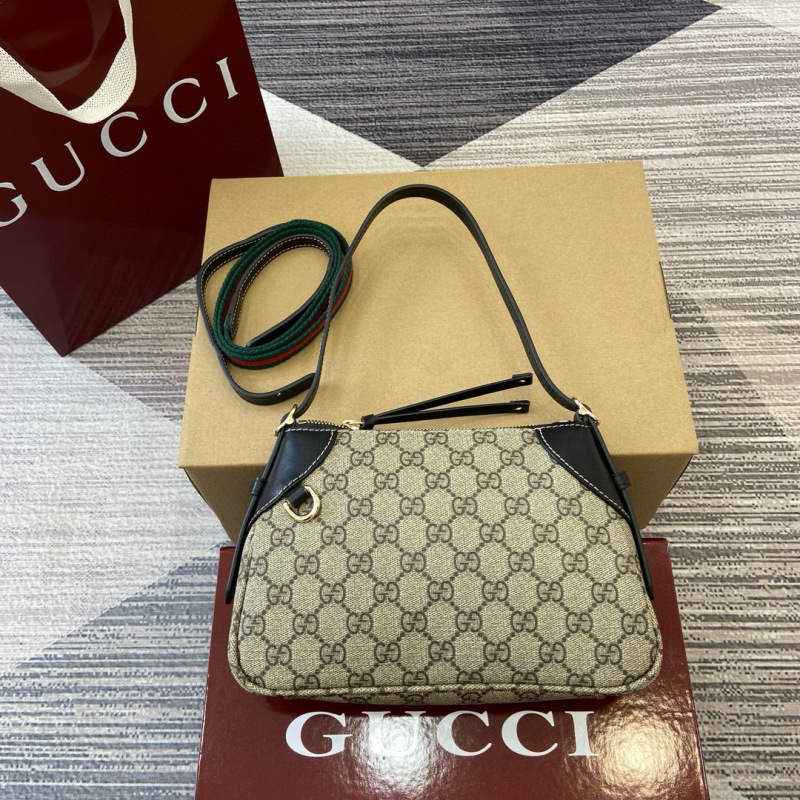 GG EMBLEM SMALL SHOULDER BAG