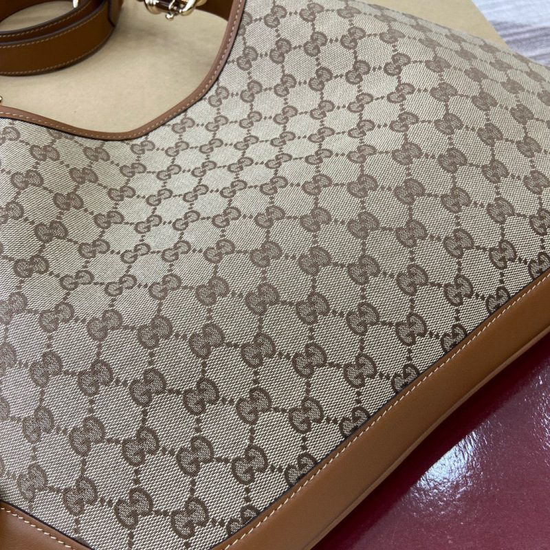 GUCCI B MEDIUM SHOULDER BAG