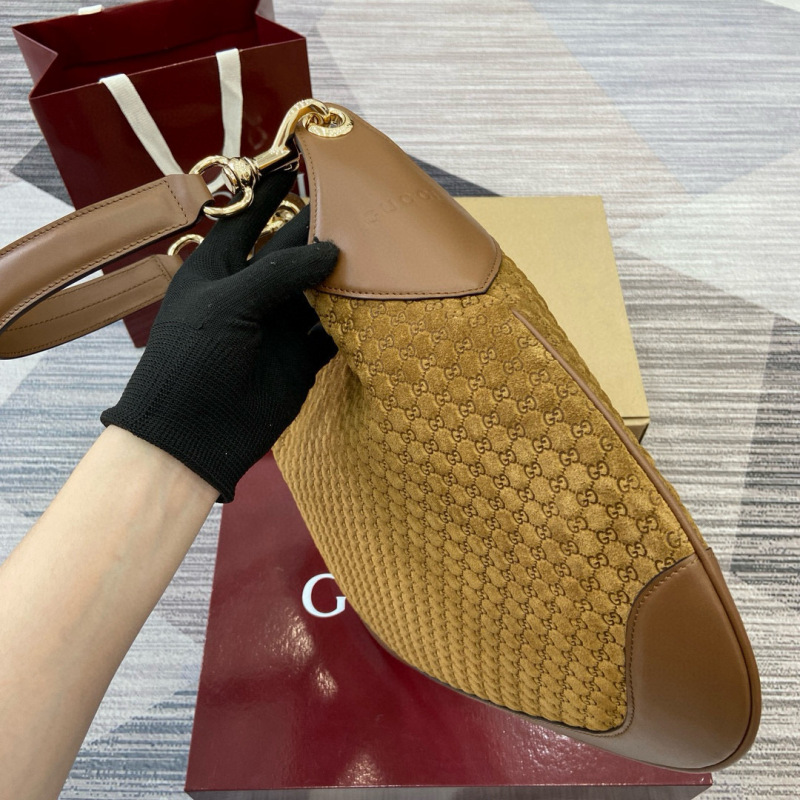 GUCCI B MEDIUM SHOULDER BAG