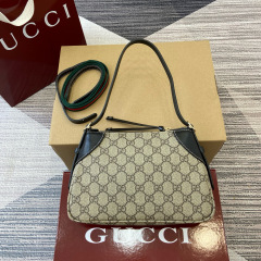 GG EMBLEM SMALL SHOULDER BAG