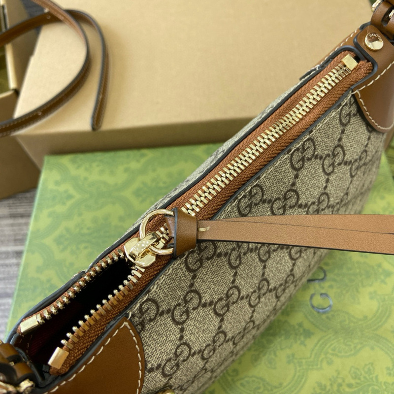 GG EMBLEM SMALL SHOULDER BAG