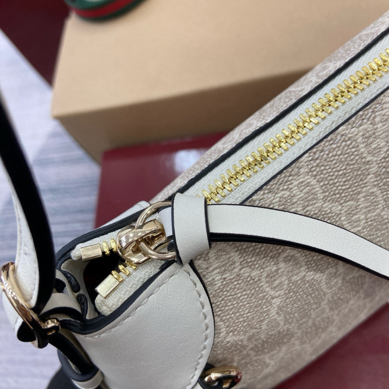 GG EMBLEM SMALL SHOULDER BAG