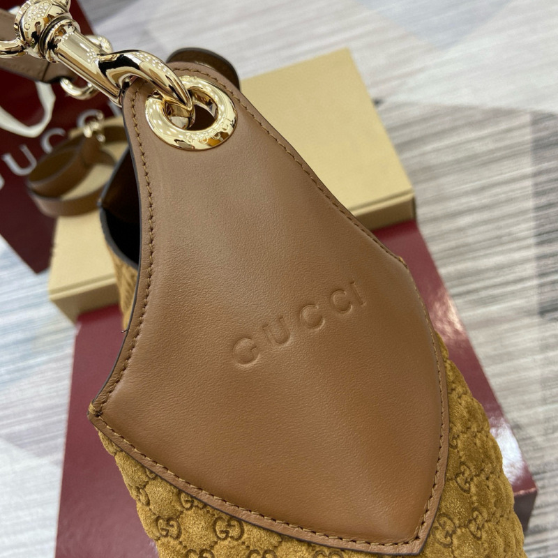GUCCI B MEDIUM SHOULDER BAG
