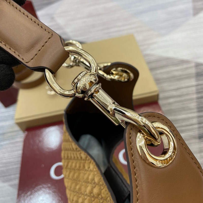 GUCCI B MEDIUM SHOULDER BAG