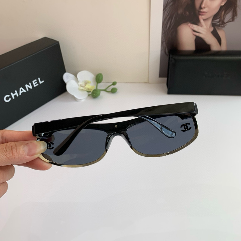 CHANEL Women's Fashion Sunglasses