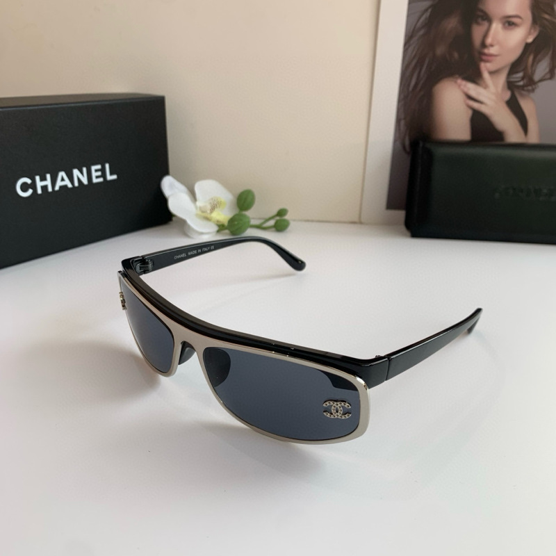 CHANEL Women's Fashion Sunglasses
