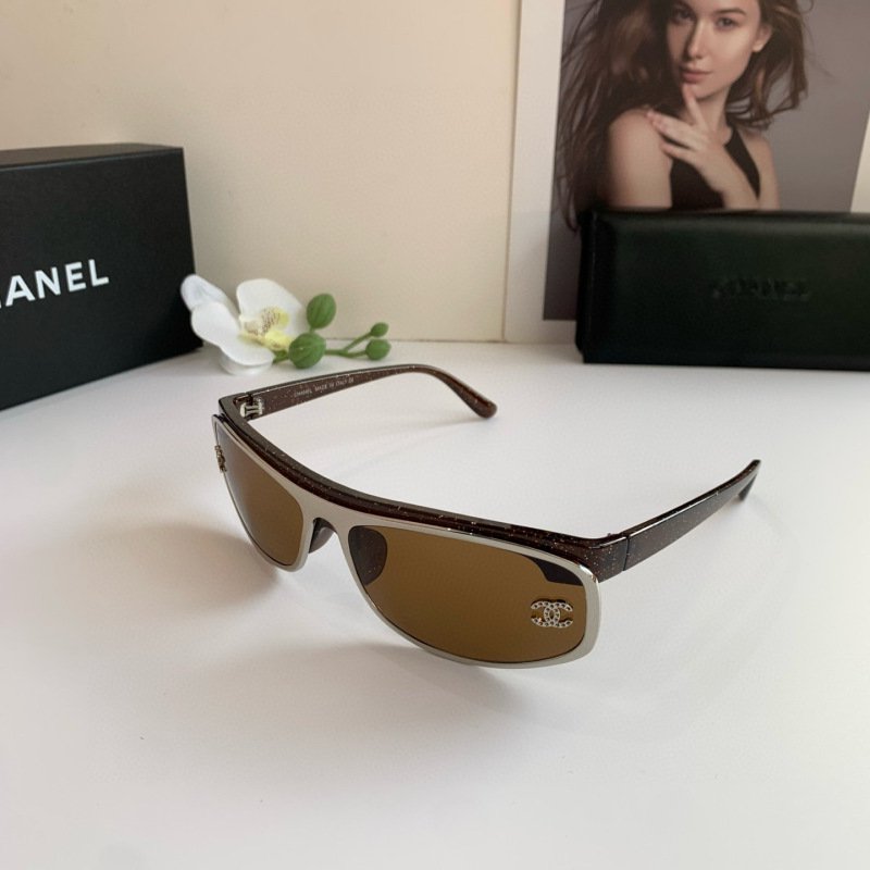 CHANEL Women's Fashion Sunglasses