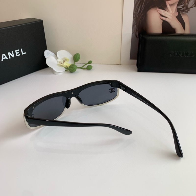 CHANEL Women's Fashion Sunglasses