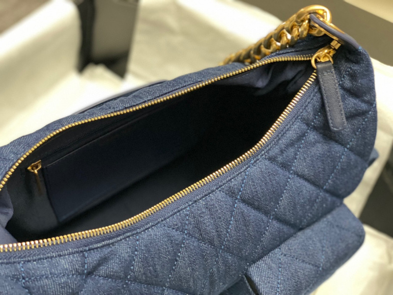 CHANEL 25C Hobo Bag