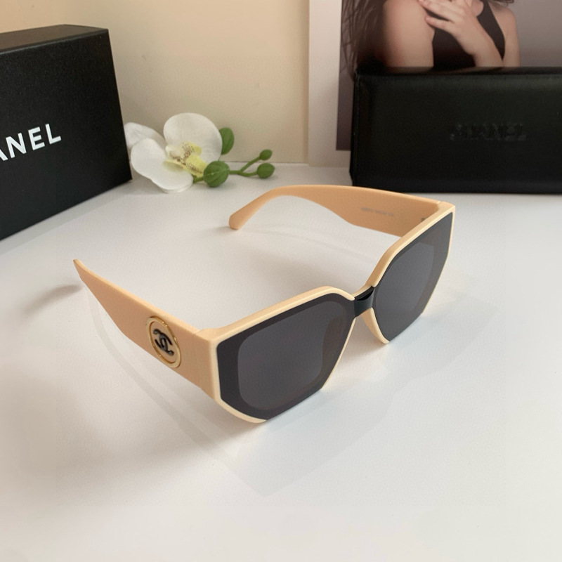 CHANEL Women's Fashion Sunglasses