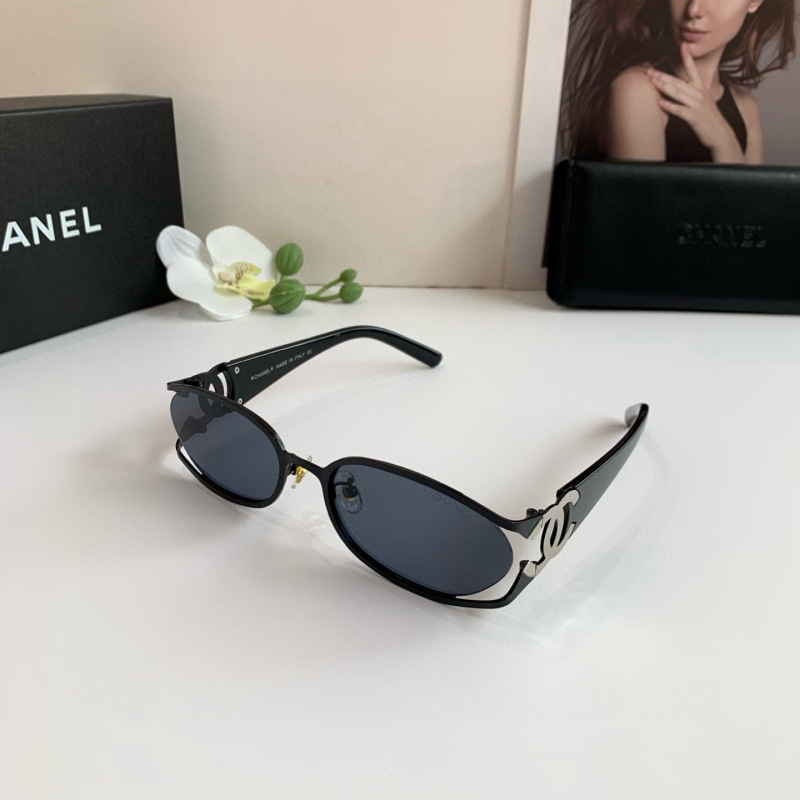 CHANEL Women's Fashion Sunglasses