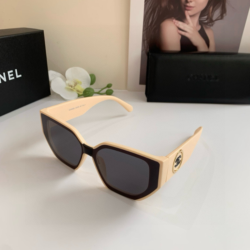 CHANEL Women's Fashion Sunglasses