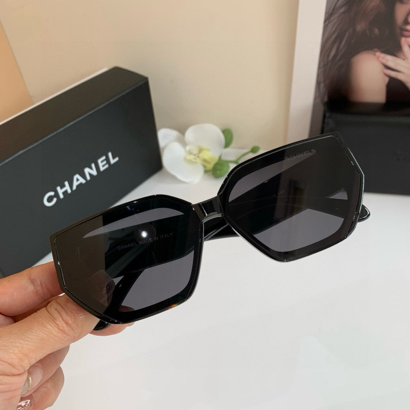 CHANEL Women's Fashion Sunglasses