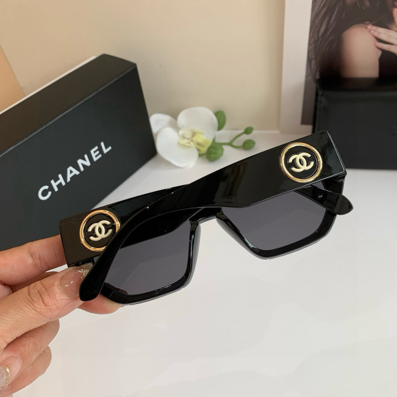 CHANEL Women's Fashion Sunglasses