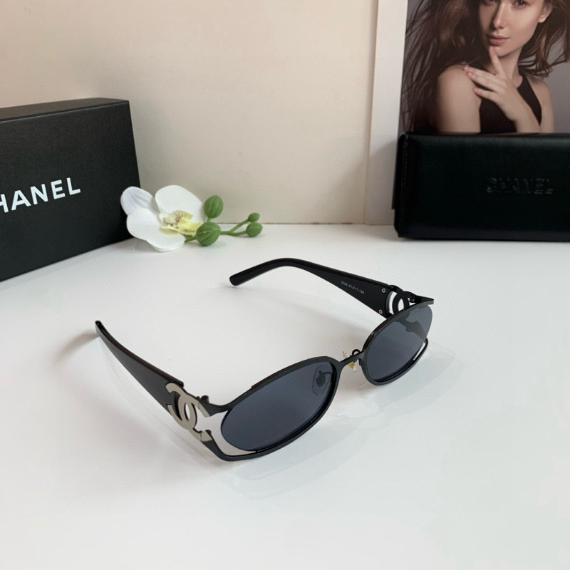 CHANEL Women's Fashion Sunglasses