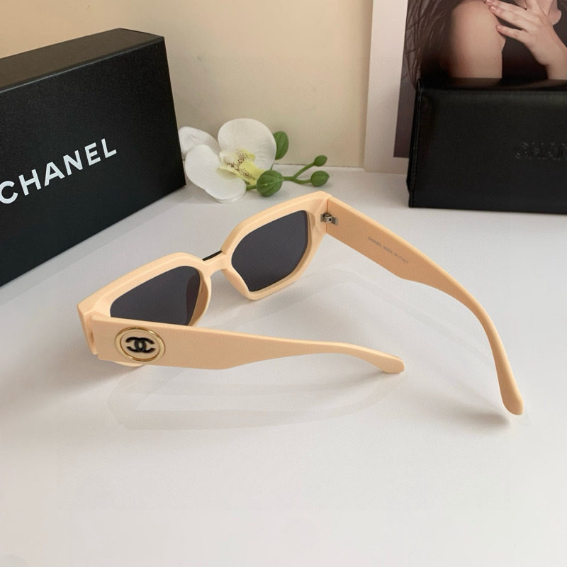 CHANEL Women's Fashion Sunglasses