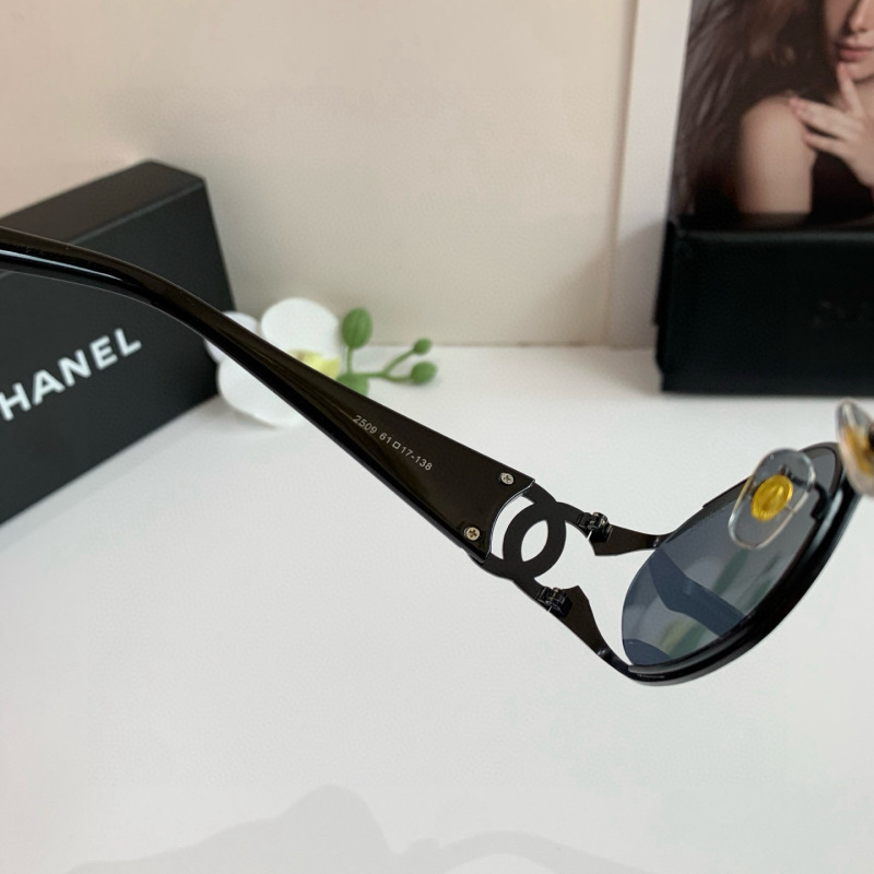 CHANEL Women's Fashion Sunglasses