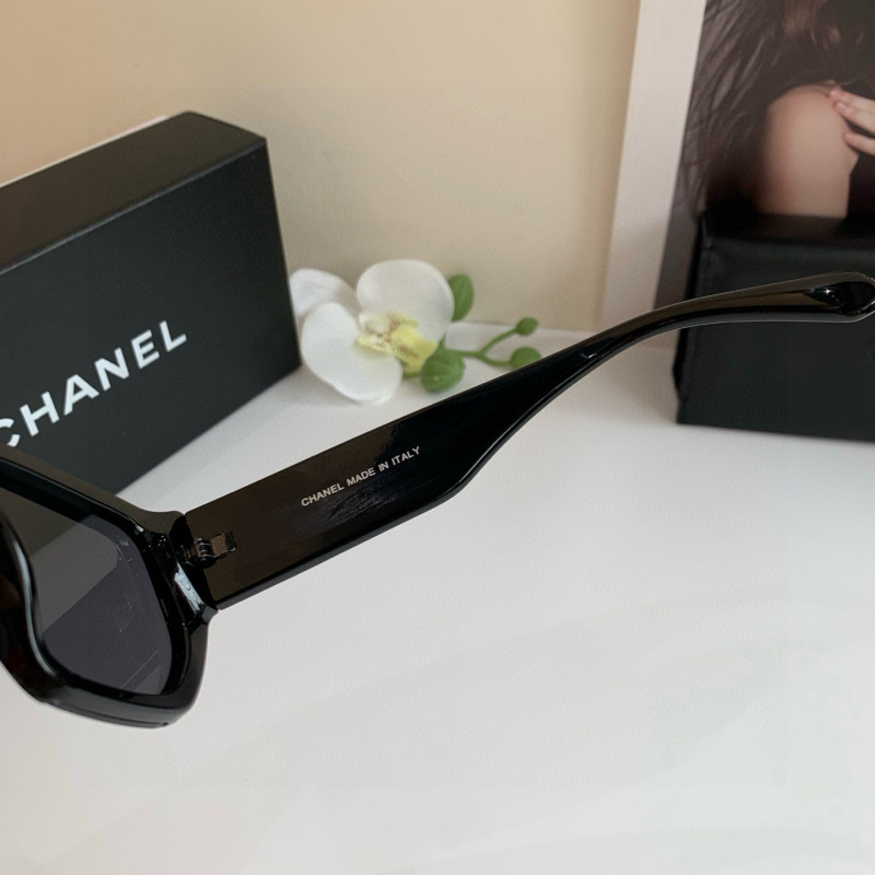 CHANEL Women's Fashion Sunglasses