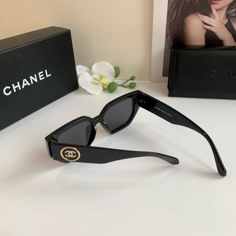 CHANEL Women's Fashion Sunglasses