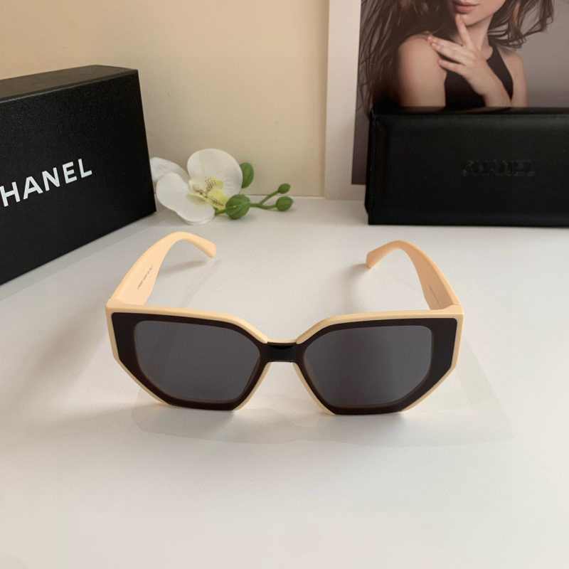 CHANEL Women's Fashion Sunglasses