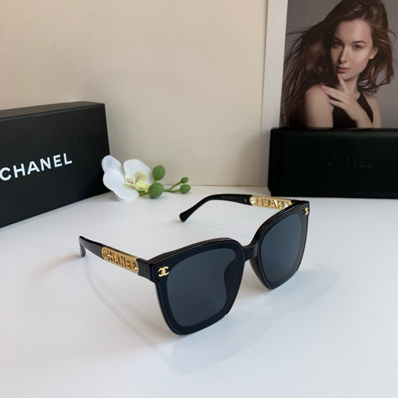 CHANEL Women's Fashion Sunglasses