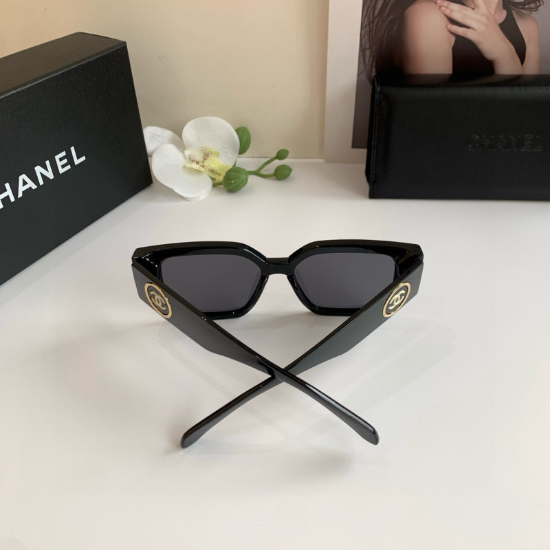CHANEL Women's Fashion Sunglasses