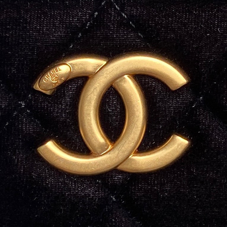 CHANEL 25A Premium Velvet Handbag