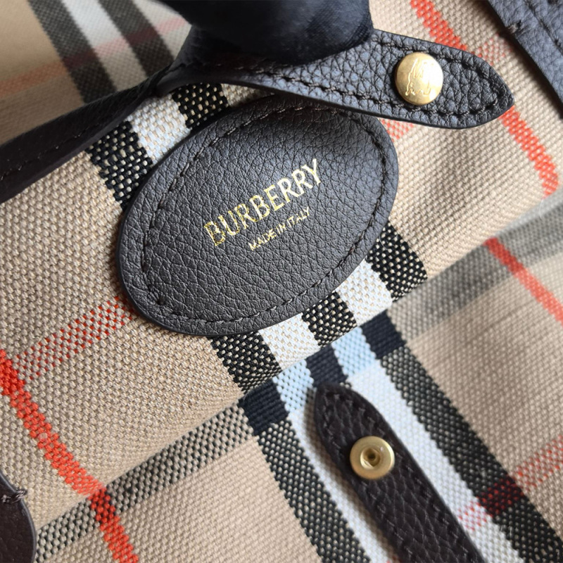BURBERRY Medium Highlands Tote Bag