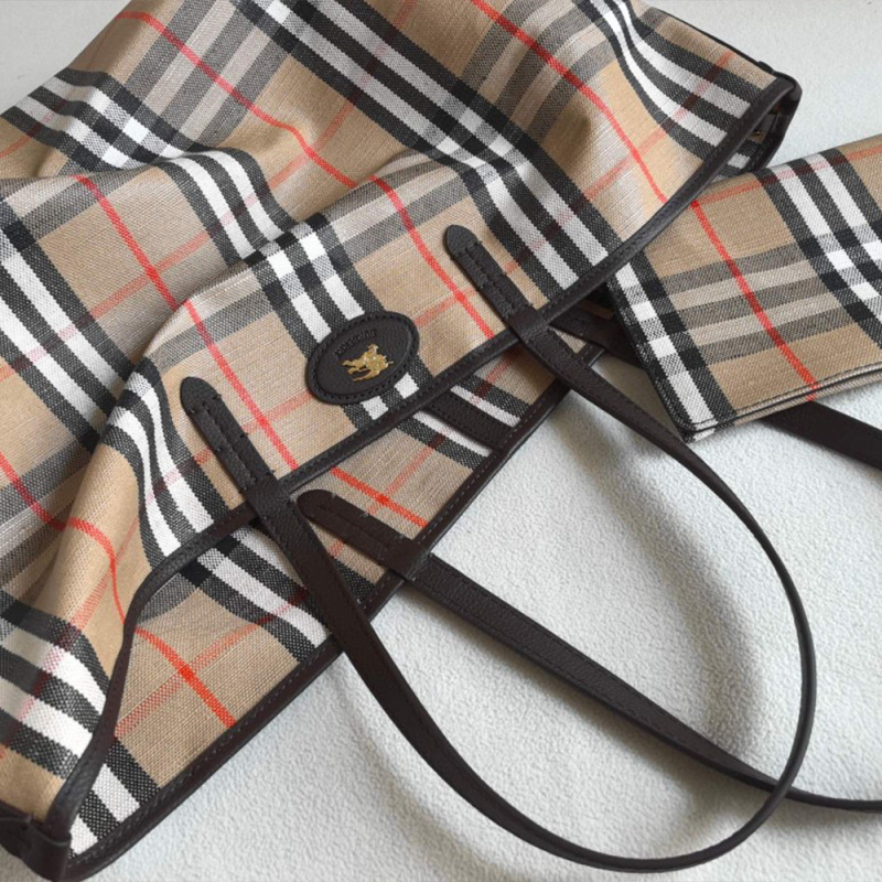 BURBERRY Medium Highlands Tote Bag