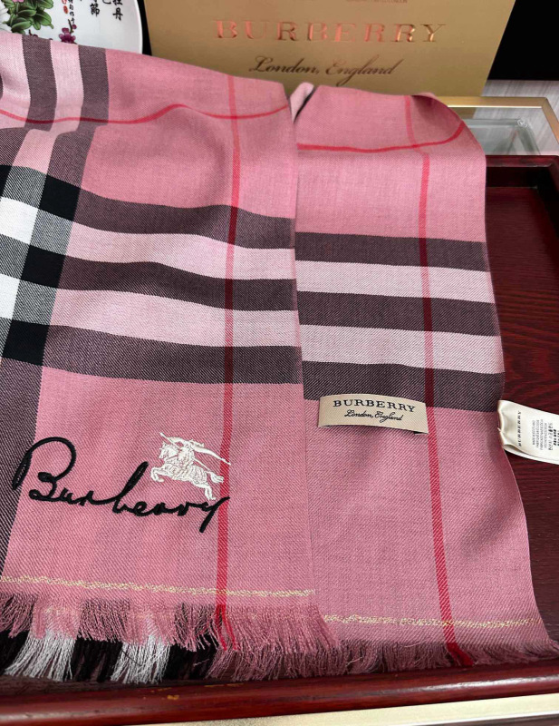 BURBERRY Scarf for Women