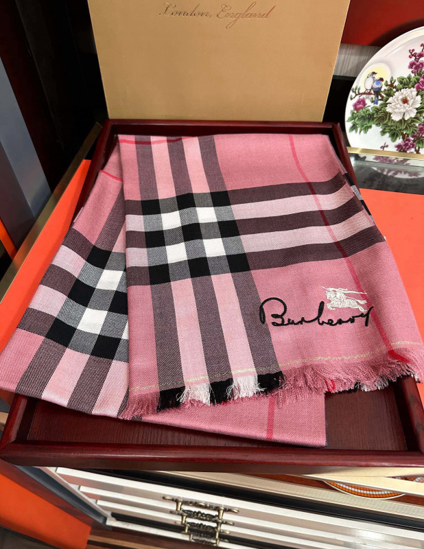 BURBERRY Scarf for Women