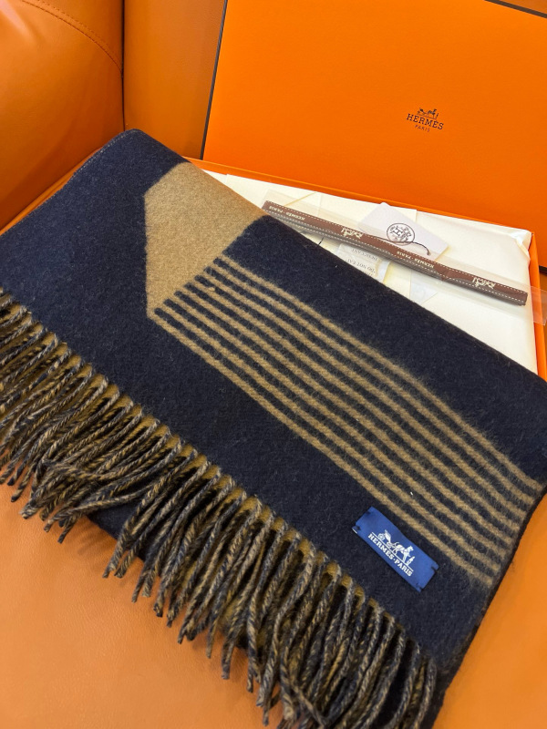 HERMES Scarf (100% cashmere)