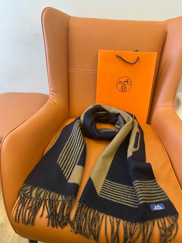 HERMES Scarf (100% cashmere)