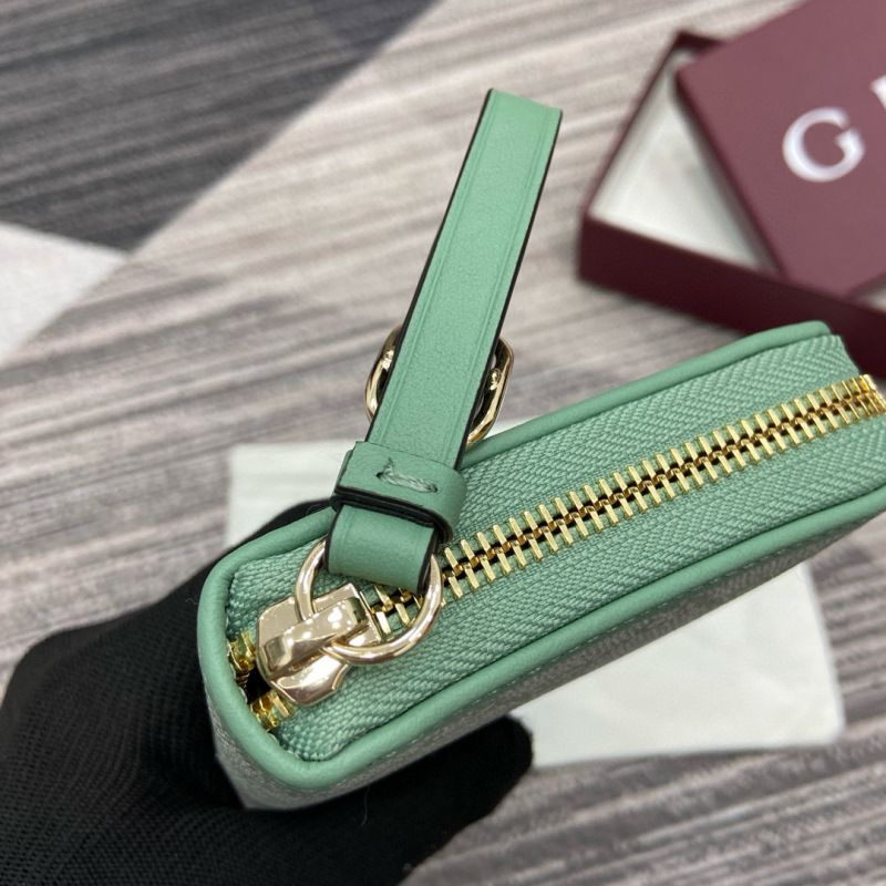 GUCCI GG Emblem zip around wallet
