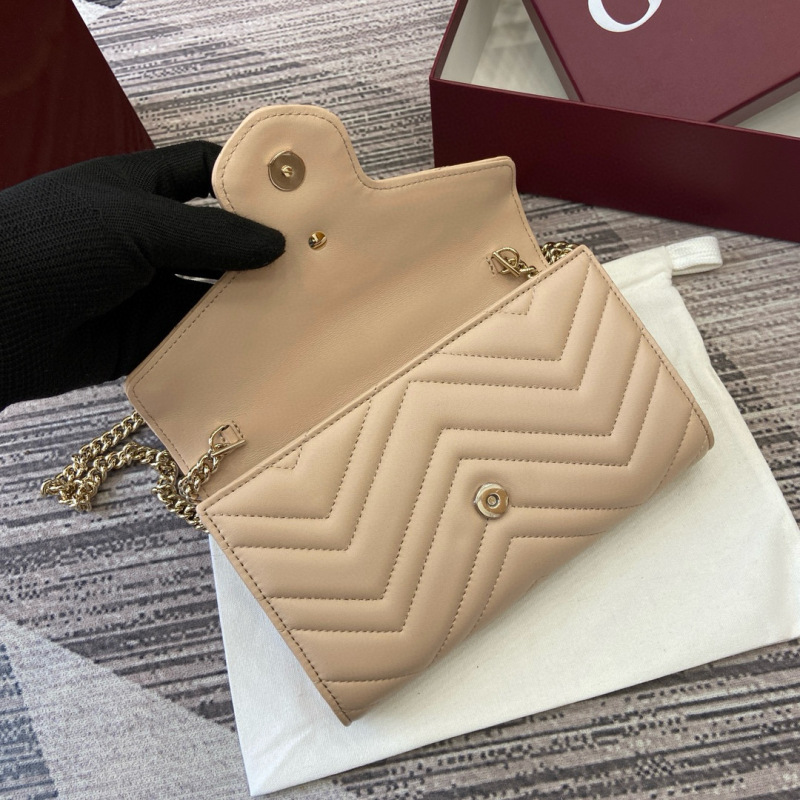 GUCCI GG Marmont wallet on chain