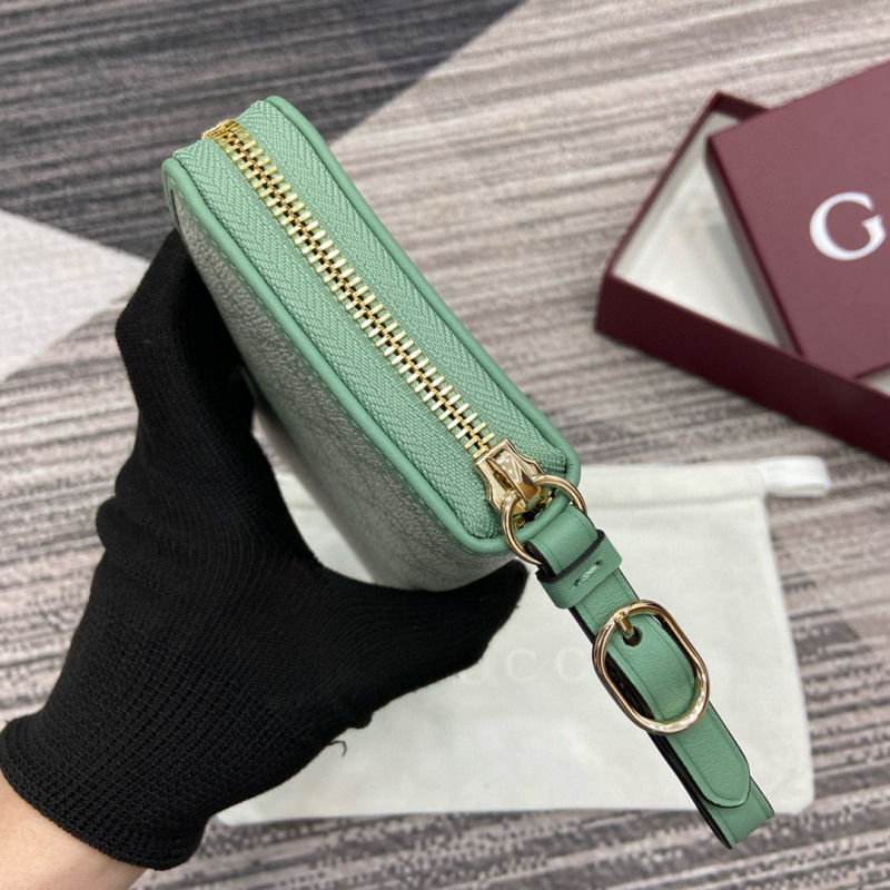 GUCCI GG Emblem zip around wallet