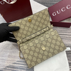 GUCCI GG Emblem wallet on chain