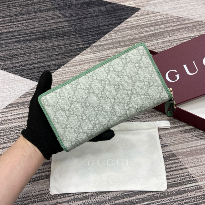GUCCI GG Emblem zip around wallet