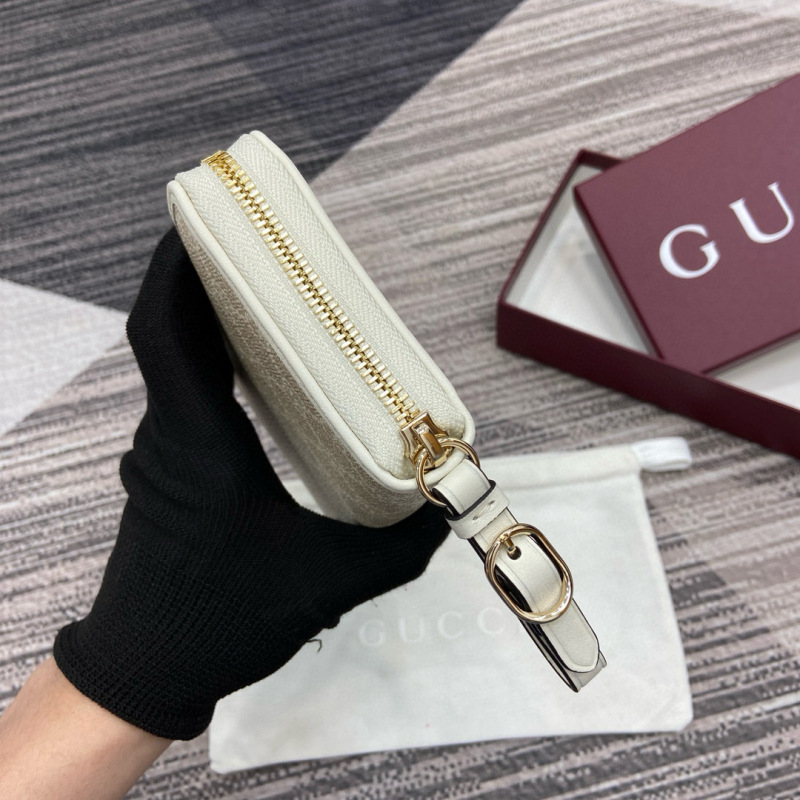 GUCCI GG Emblem zip around wallet