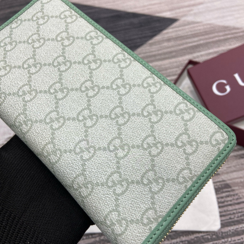 GUCCI GG Emblem zip around wallet