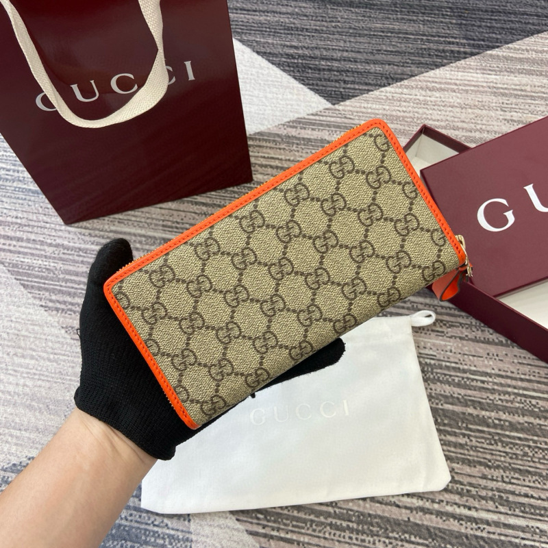 GUCCI GG Emblem zip around wallet