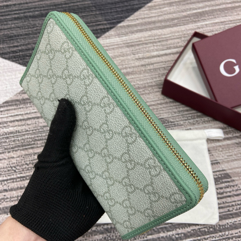 GUCCI GG Emblem zip around wallet