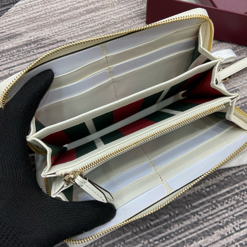 GUCCI GG Emblem zip around wallet