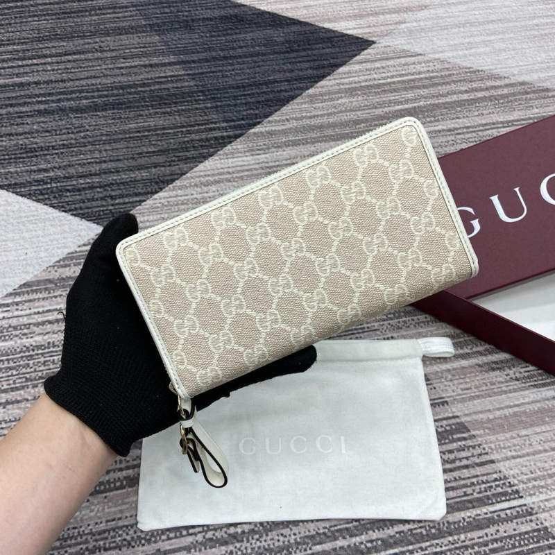 GUCCI GG Emblem zip around wallet