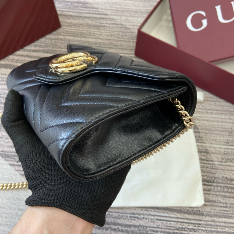 GUCCI GG Marmont wallet on chain