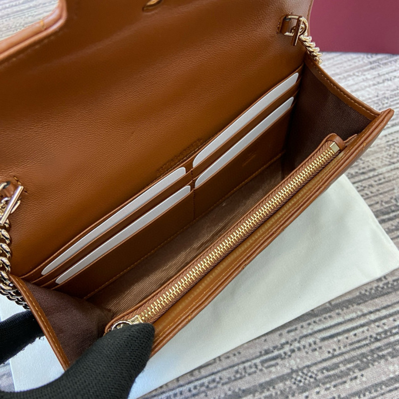 GUCCI GG Marmont wallet on chain