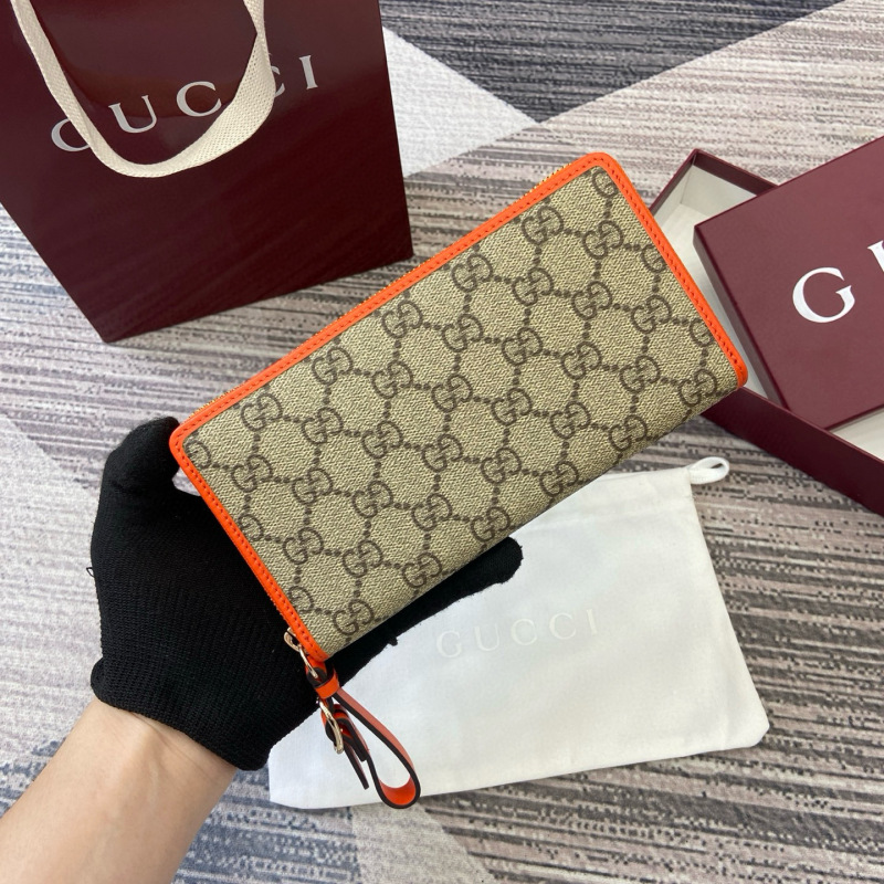 GUCCI GG Emblem zip around wallet