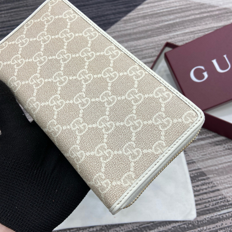 GUCCI GG Emblem zip around wallet